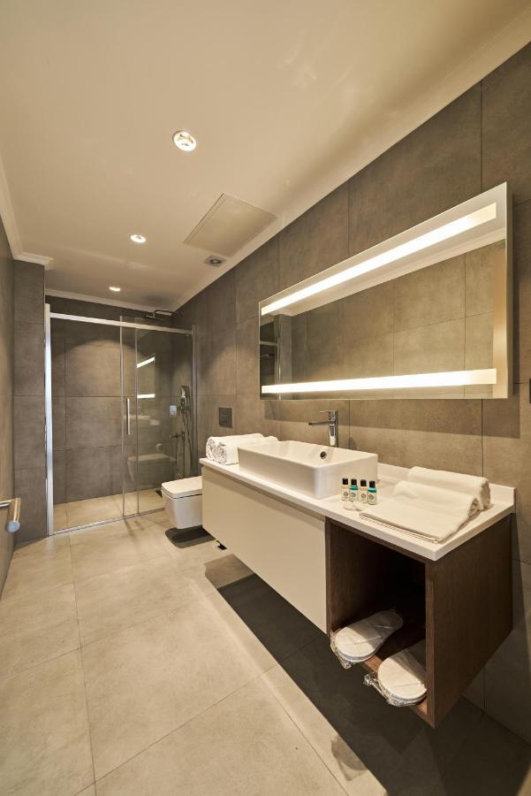 Selini Hotel Istanbul Airport Exteriör bild